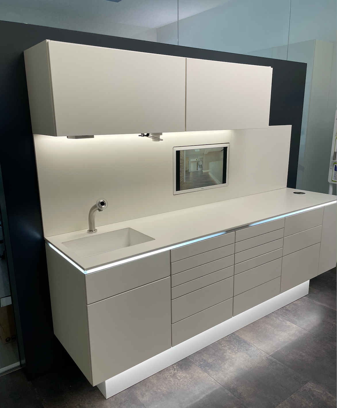 Mayer Möbelmanufaktur Behandlungszeile