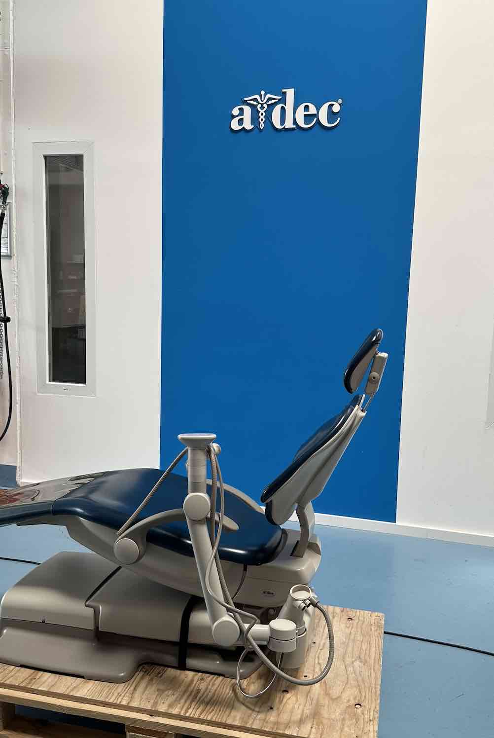 A-dec 500A Behandlungsstuhl ideal für KFO Scanning Abdruckstuhl PZR