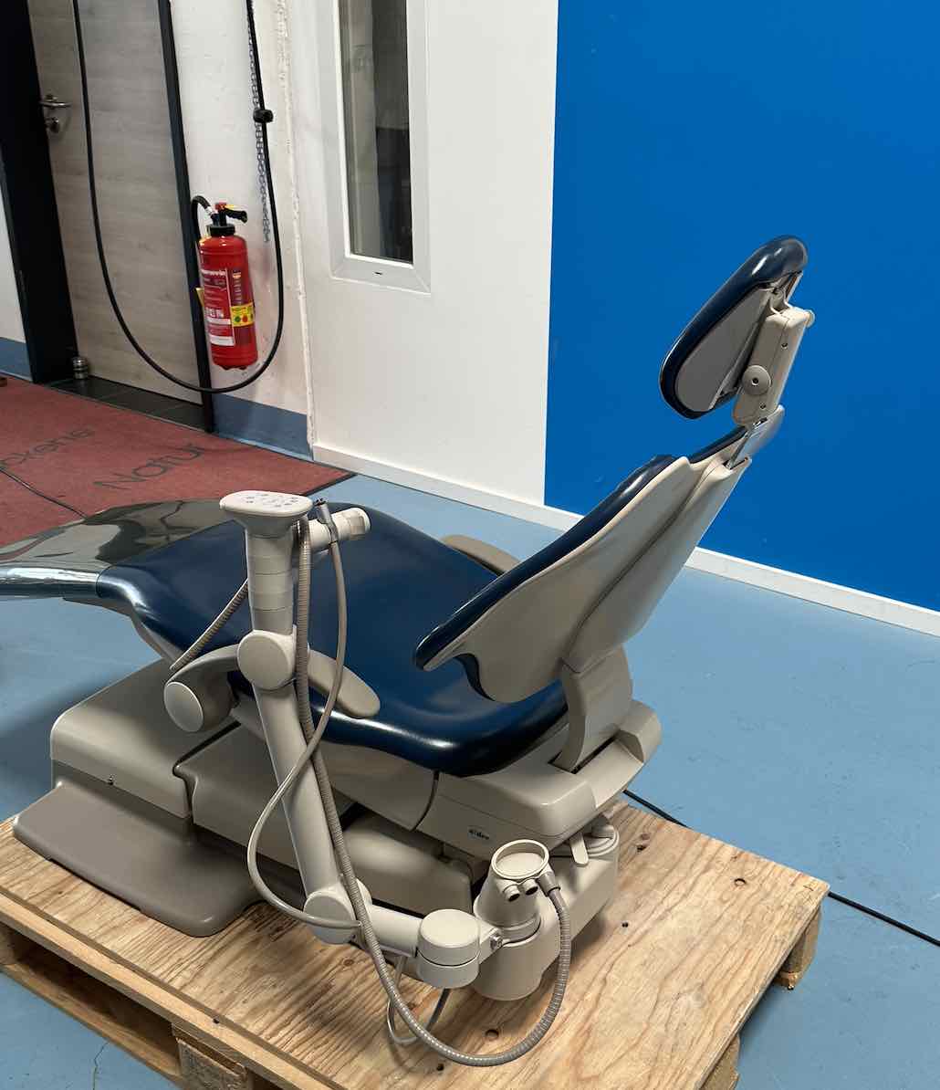 A-dec 500A Behandlungsstuhl ideal für KFO Scanning Abdruckstuhl PZR